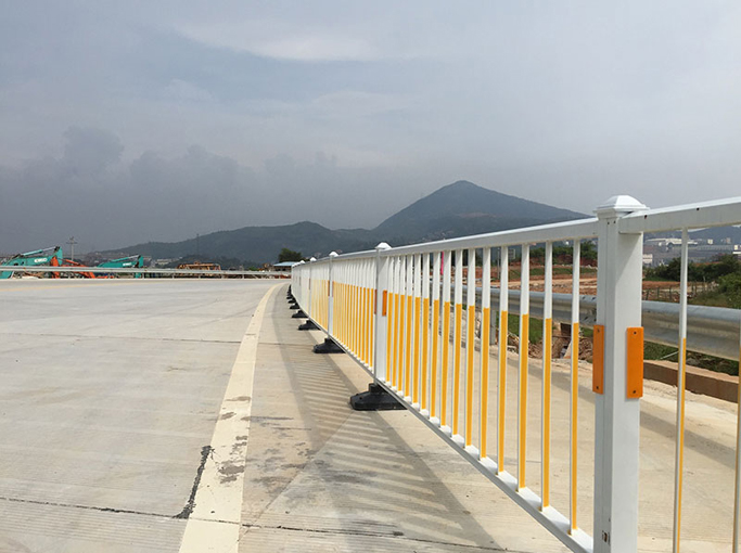 道路隔離（lí）欄