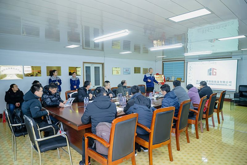 參（cān）會企業參觀考察亨嘉智能裝（zhuāng）備