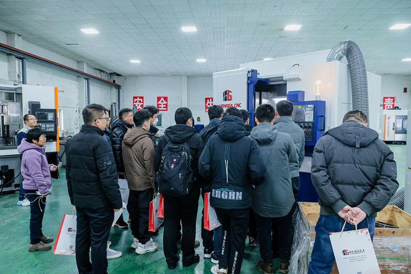 參會企業參觀考察（chá）亨嘉智能（néng）裝備